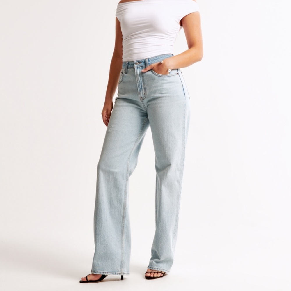 EXTRA SHORT - Abercrombie 90’s Relaxed High Rise Curve Love Jeans